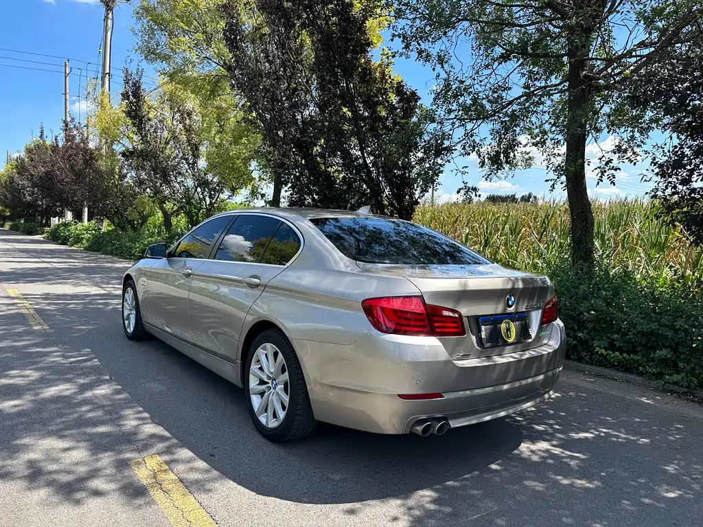 BMW 5 Series — миниатюра 7