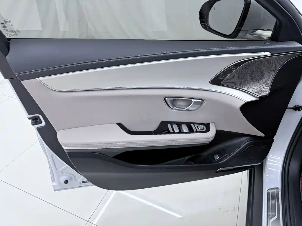 BYD Han — миниатюра 16