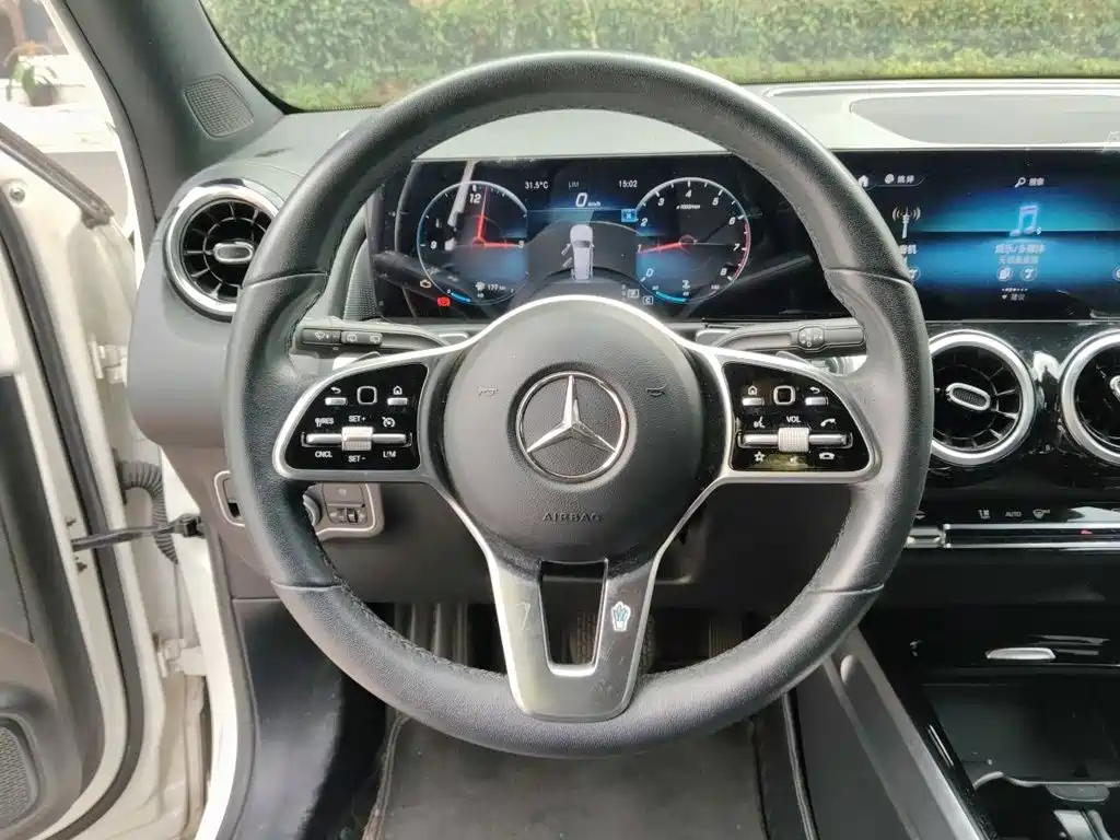 Mercedes-Benz GLB — миниатюра 11