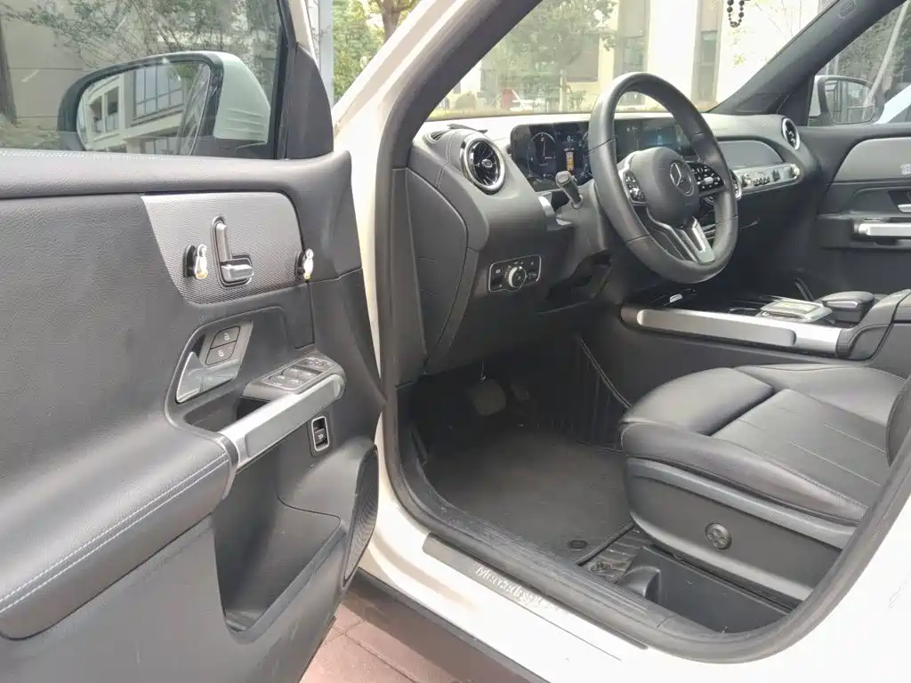 Mercedes-Benz GLB — миниатюра 17