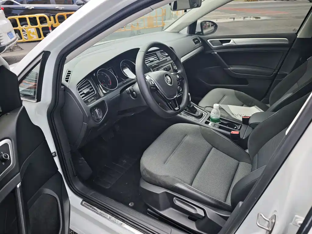 Volkswagen Golf 2018 230TSI AT Comfort