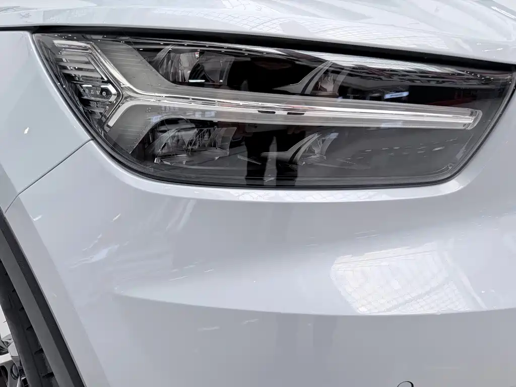 Volvo XC40 NEV — миниатюра 25