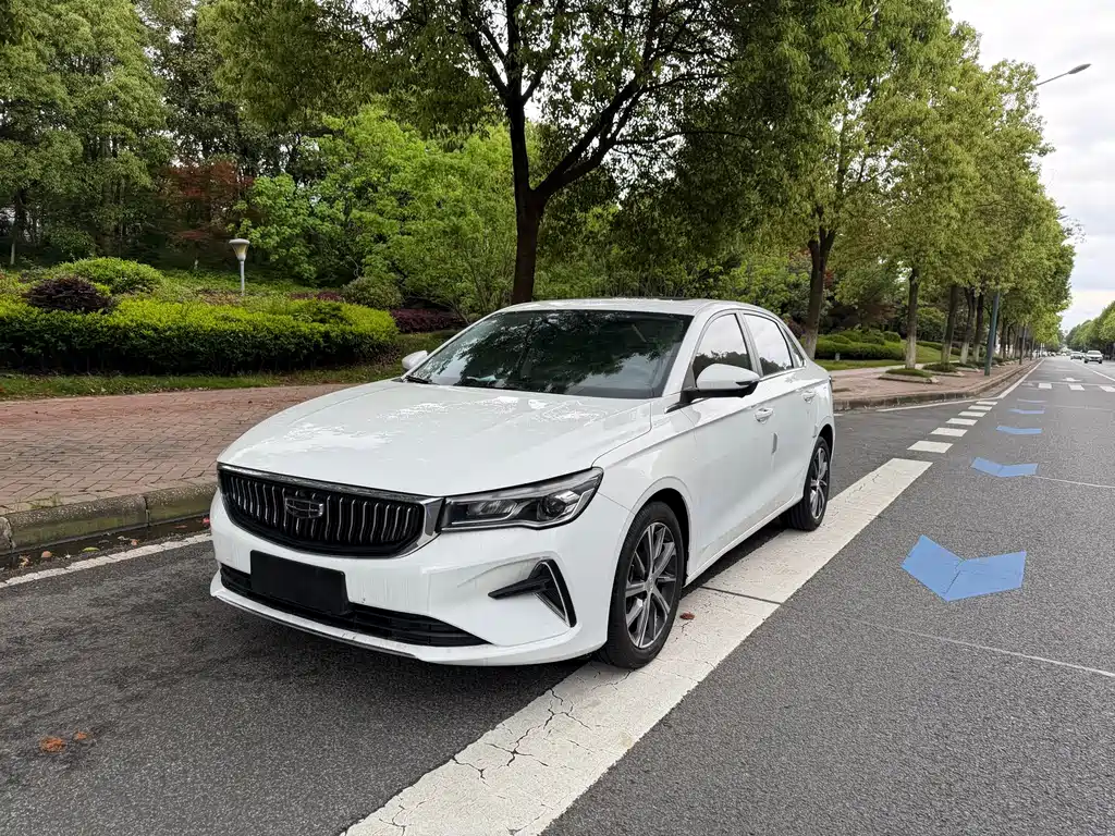 Geely Emgrand 2023