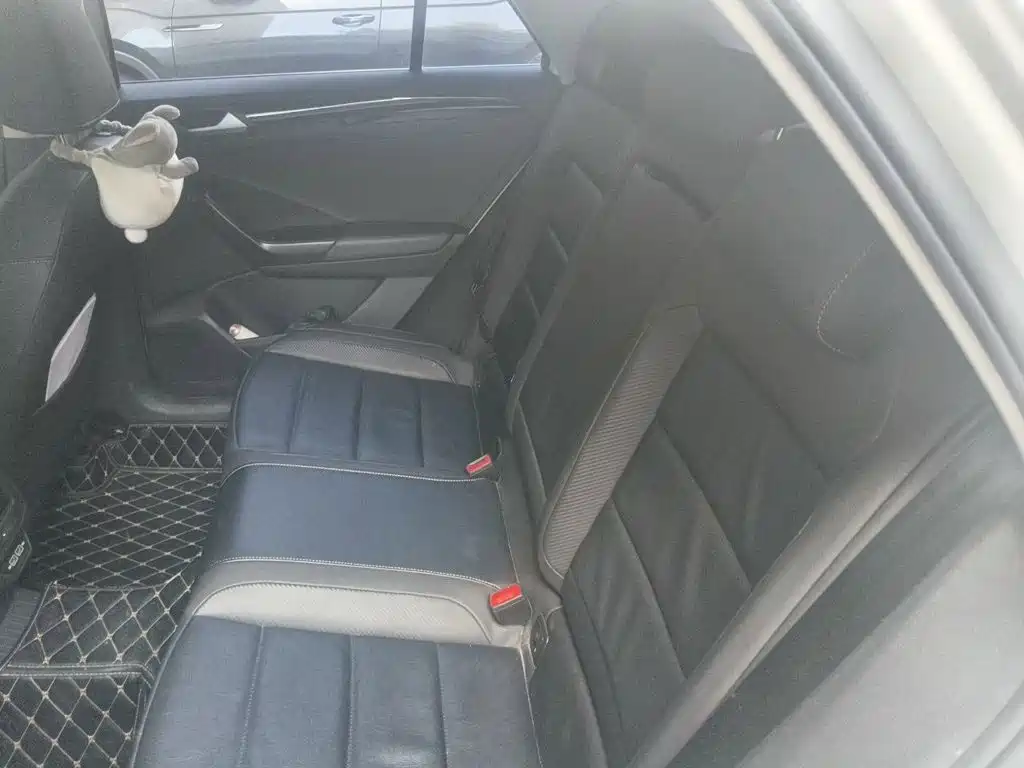 Volkswagen T-Roc — миниатюра 18