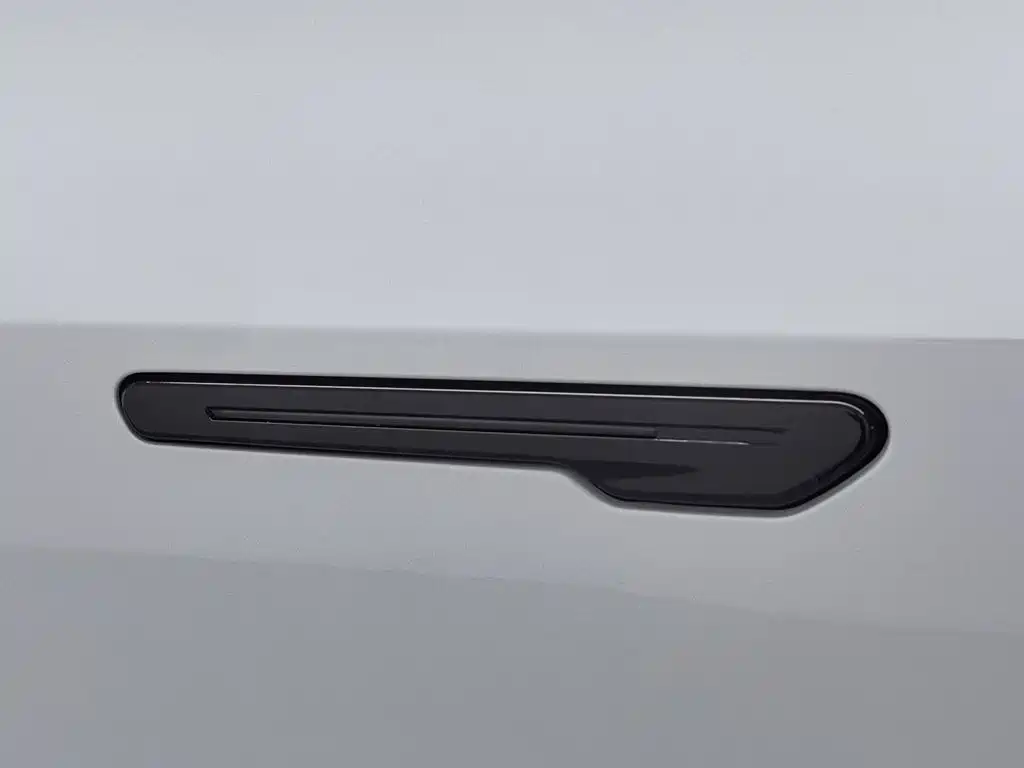 Cadillac Lyriq — миниатюра 18