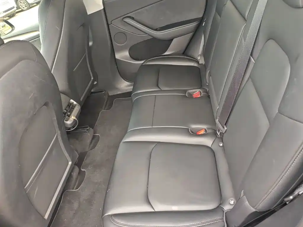 Tesla Model Y — миниатюра 17