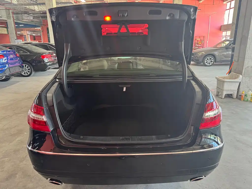 Mercedes-Benz E-Class — миниатюра 18