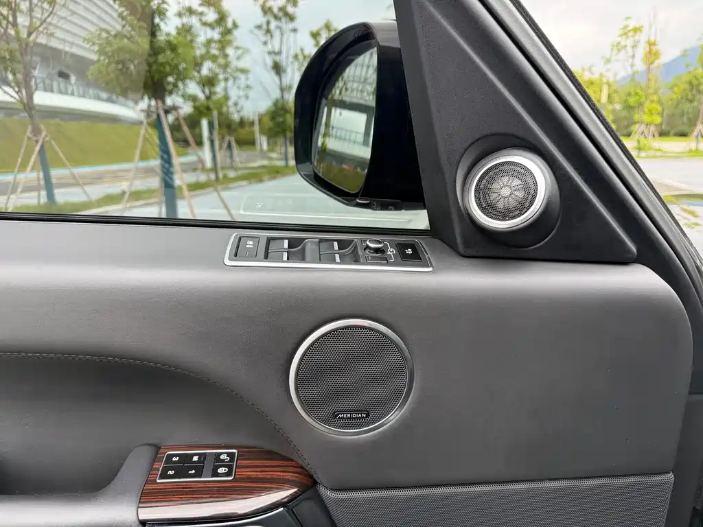Land Rover Range Rover — миниатюра 25