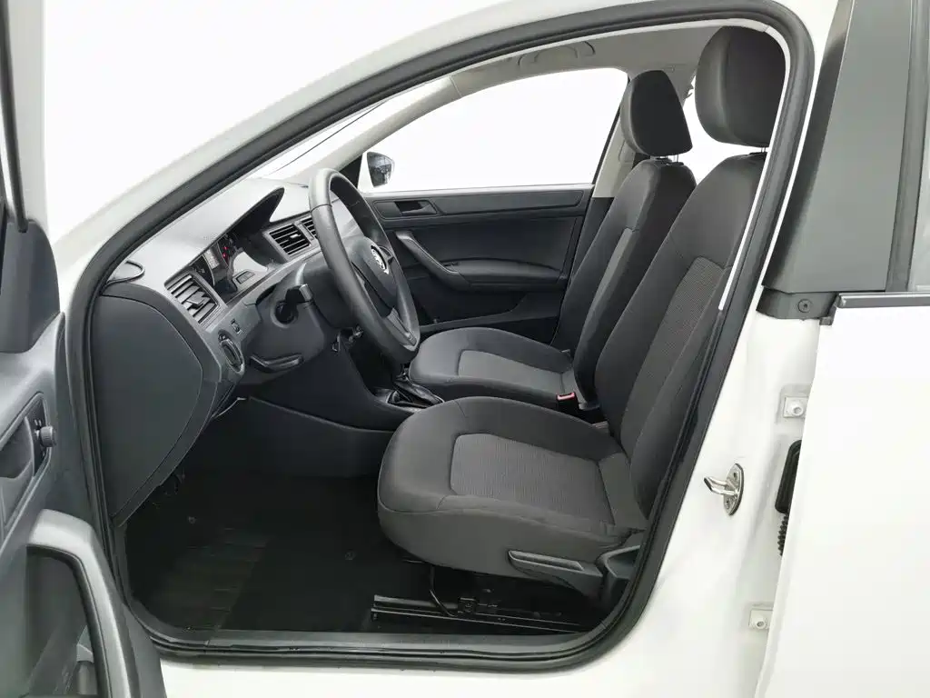 Skoda Rapid Spaceback — миниатюра 10