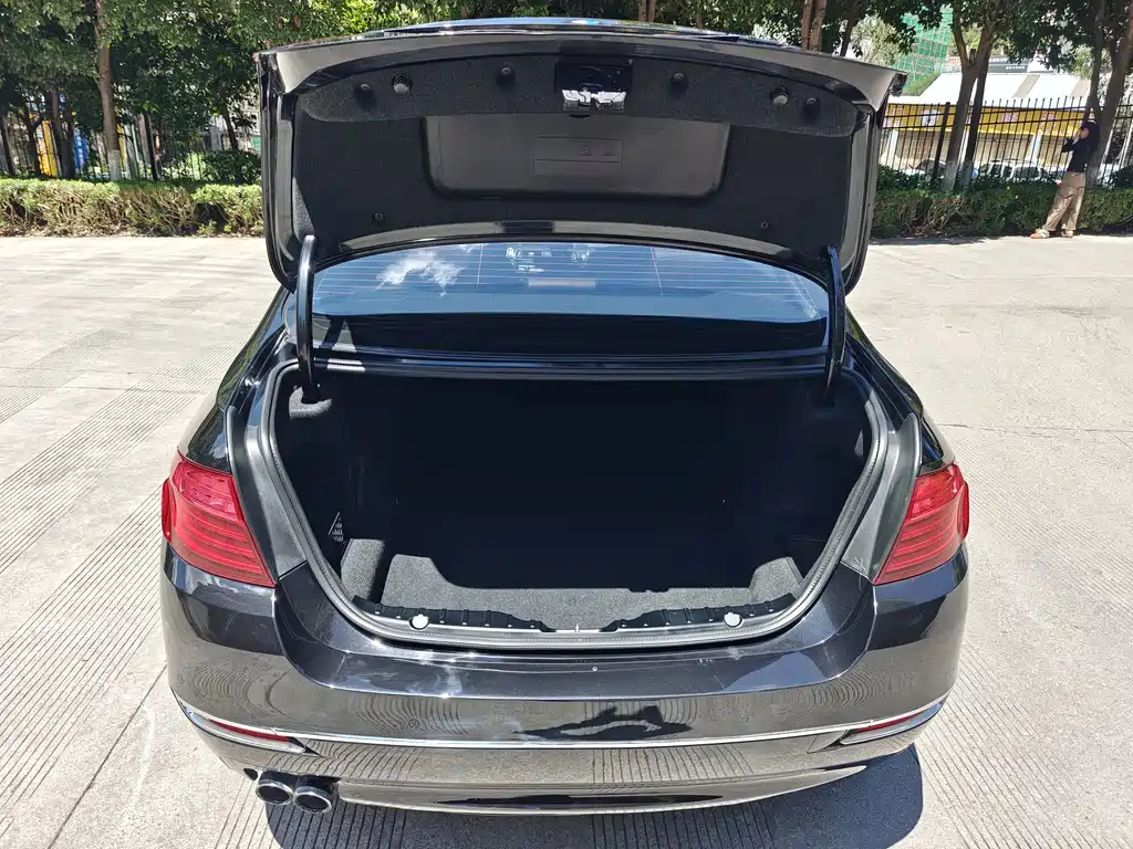 BMW 5 Series — миниатюра 18