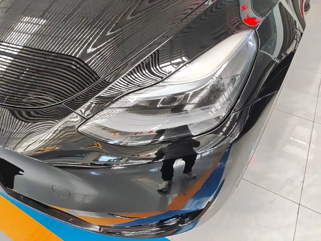 Tesla Model Y — миниатюра 24