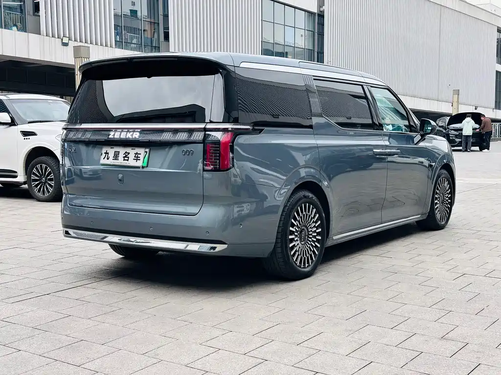 Zeekr 009 2024 мест 108kWh