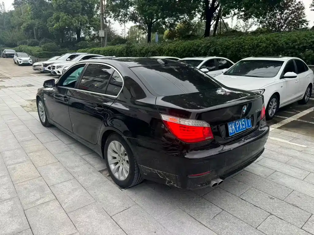BMW 5 Series — миниатюра 7
