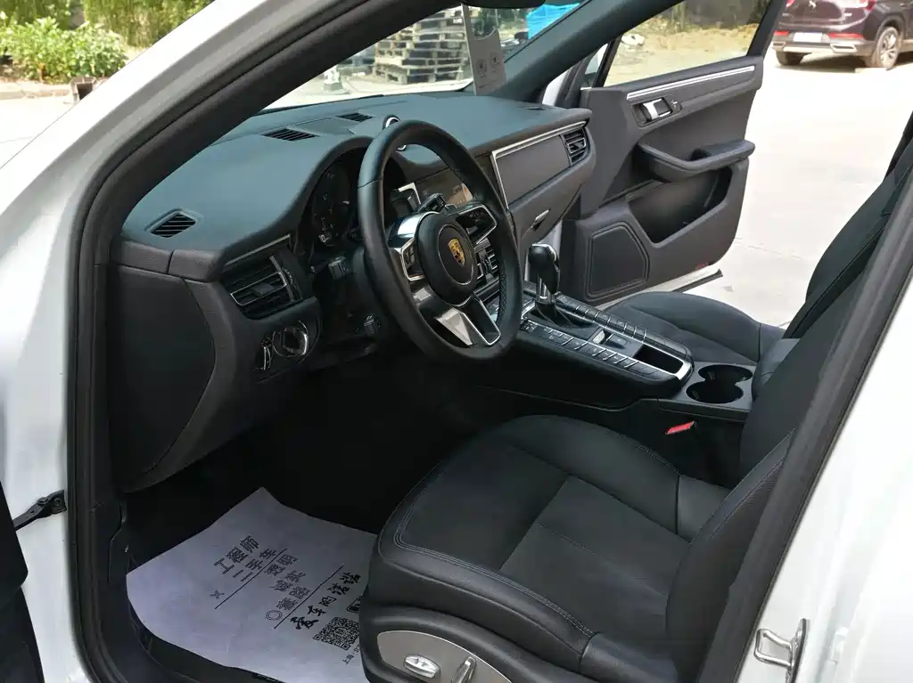 Porsche Macan — миниатюра 7