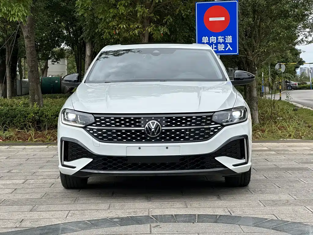 Volkswagen Lavida — миниатюра 2