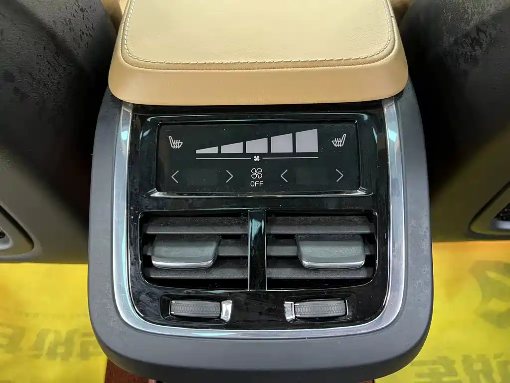 Volvo XC90 — миниатюра 21
