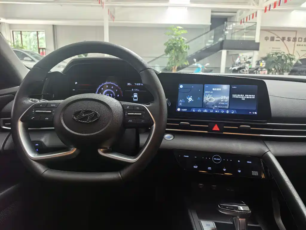 Hyundai Elantra — миниатюра 16