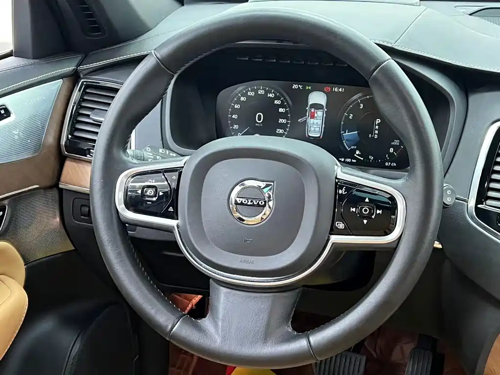 Volvo XC90 — миниатюра 25