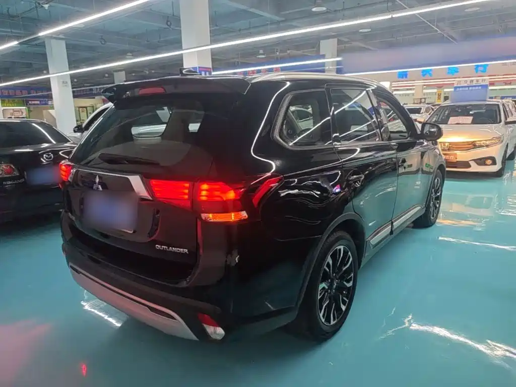 Mitsubishi Outlander — миниатюра 7