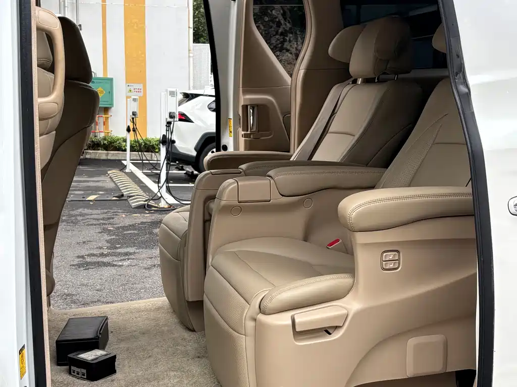 Toyota Alphard 2011 3.5L Luxury