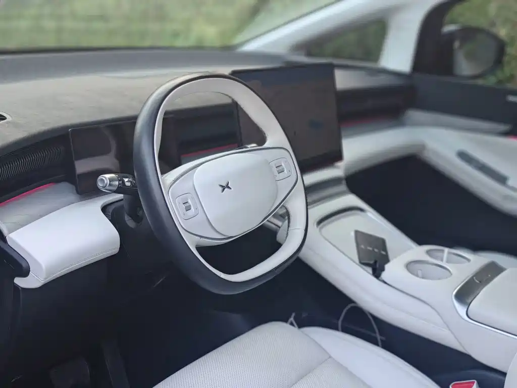 XPeng X9 — миниатюра 4