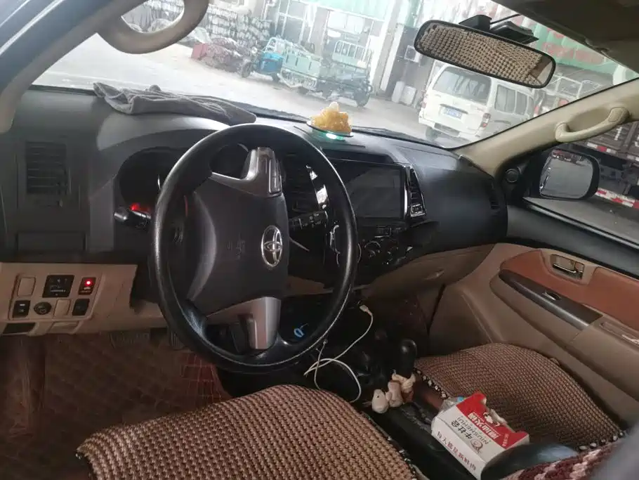 Toyota Fortuner — миниатюра 12