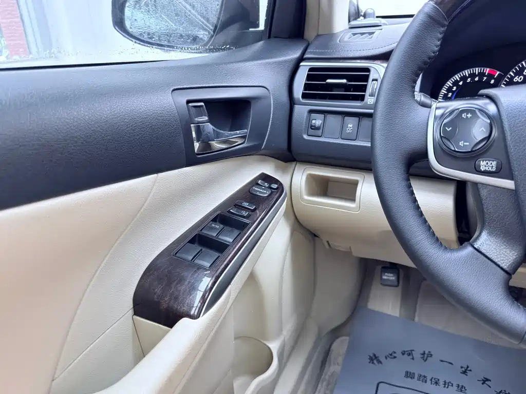Toyota Camry — миниатюра 9