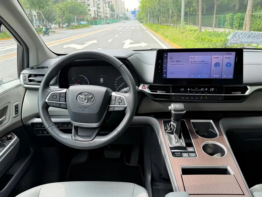 Toyota Granvia — миниатюра 8