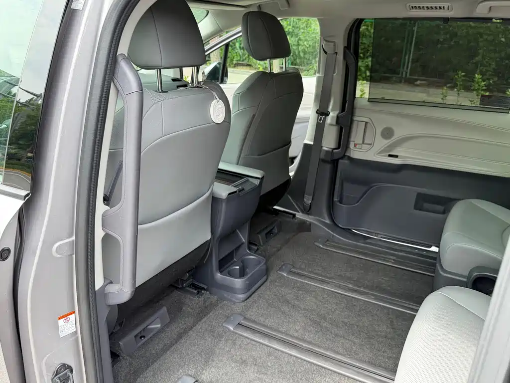 Toyota Granvia — миниатюра 25