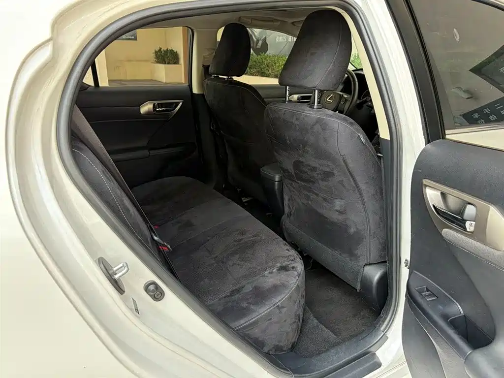 Lexus CT — миниатюра 9