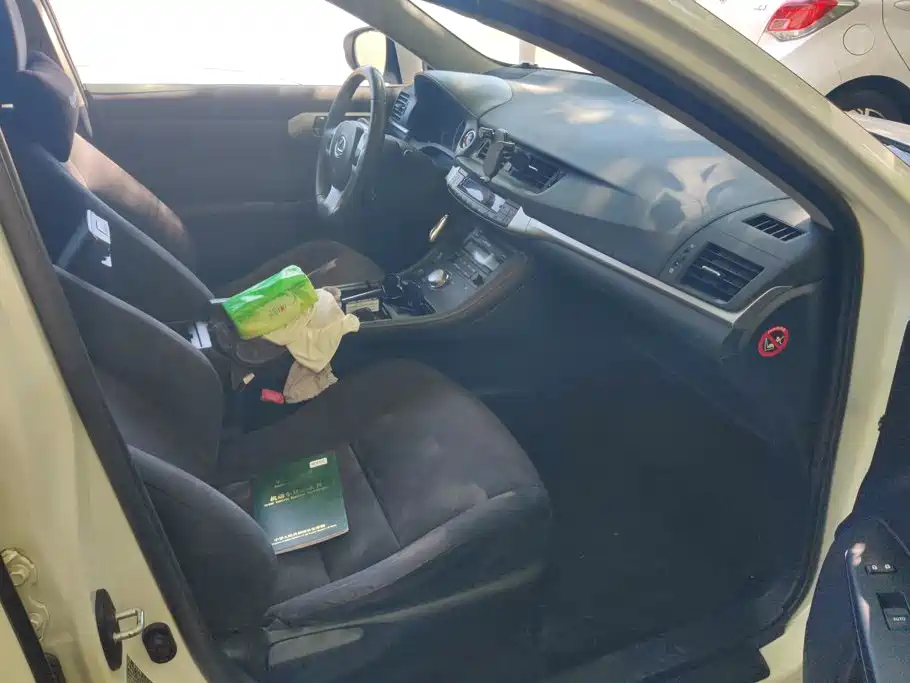 Lexus CT — миниатюра 8