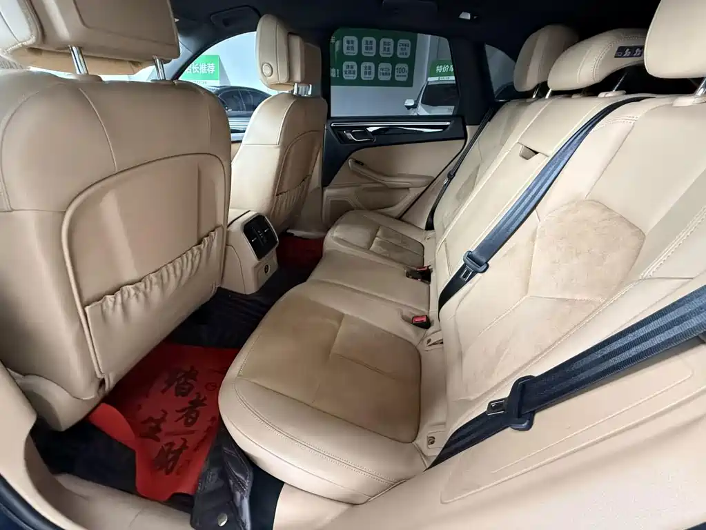 Porsche Macan — миниатюра 7