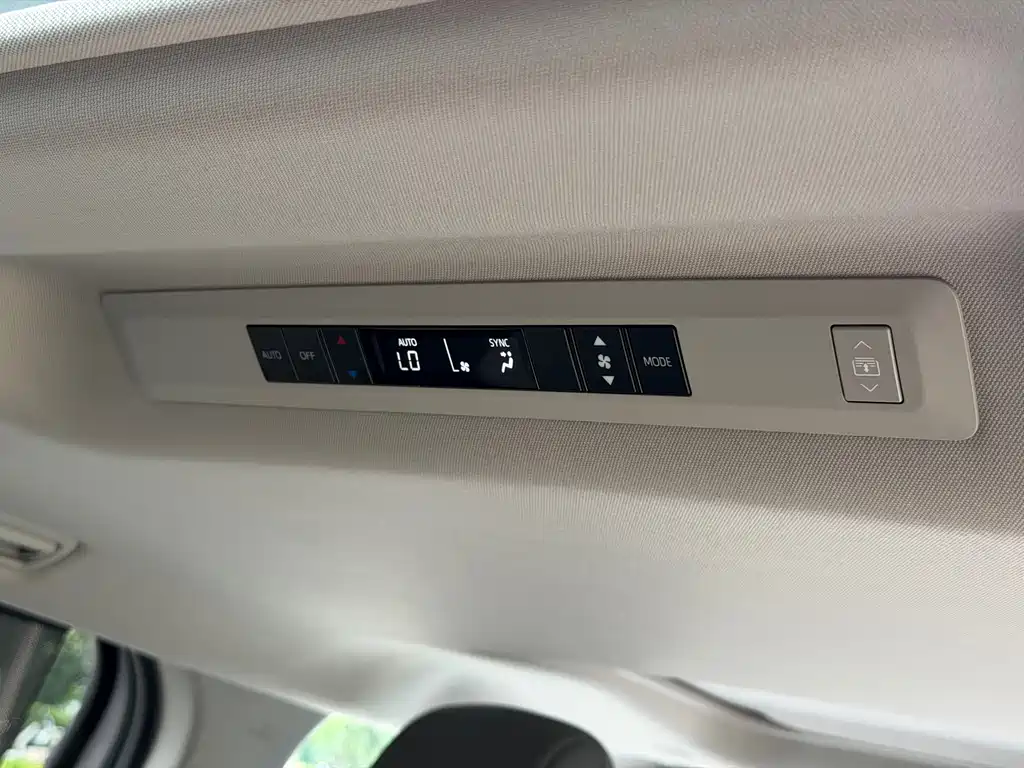 Toyota Granvia — миниатюра 23