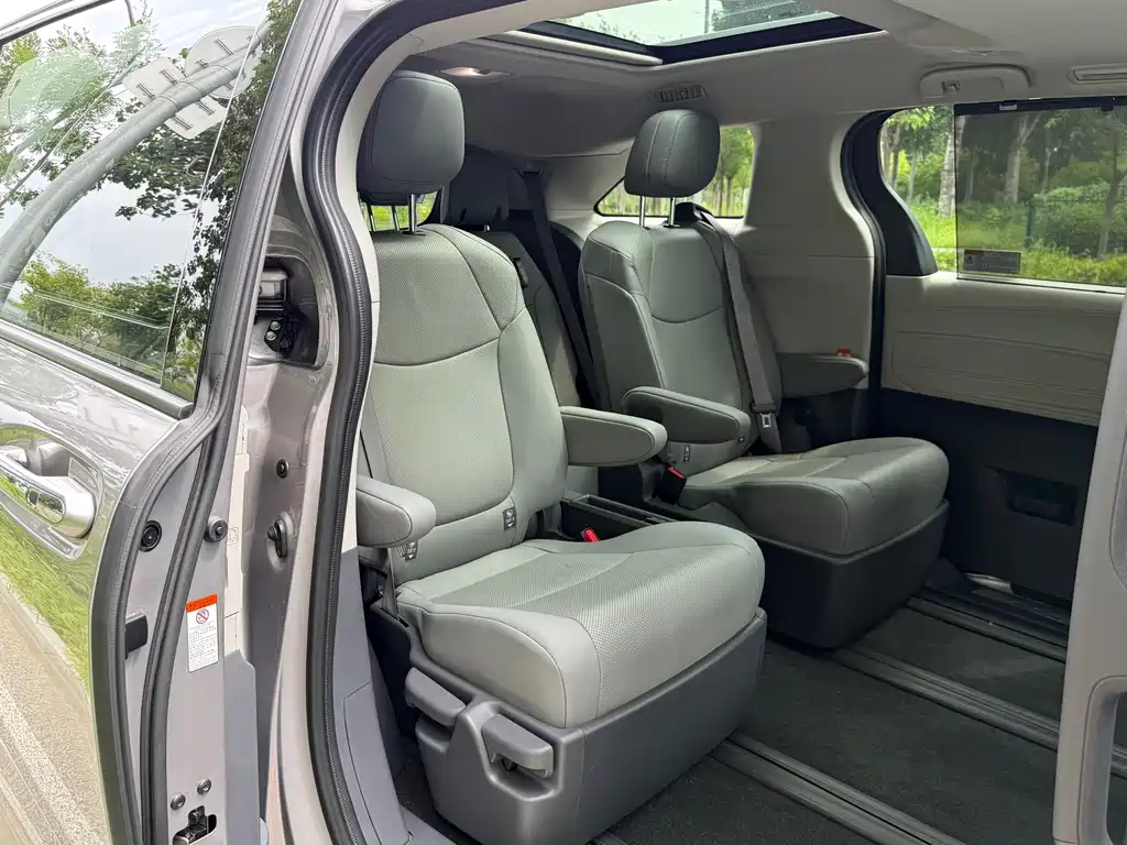 Toyota Granvia — миниатюра 21