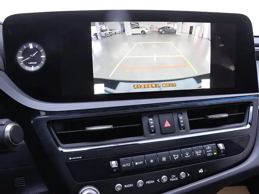 Lexus ES 2022 200