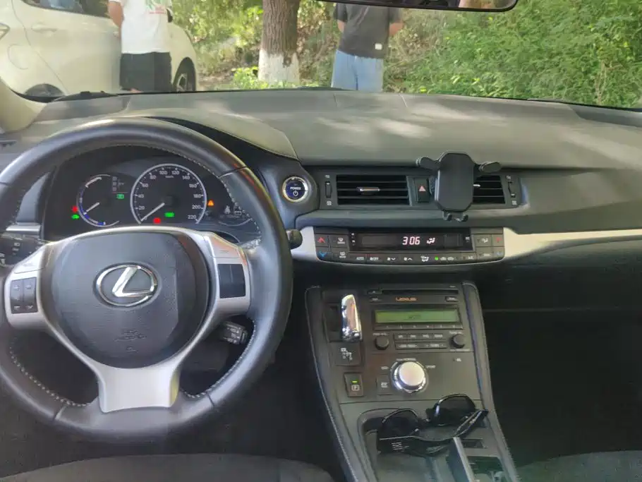 Lexus CT — миниатюра 12