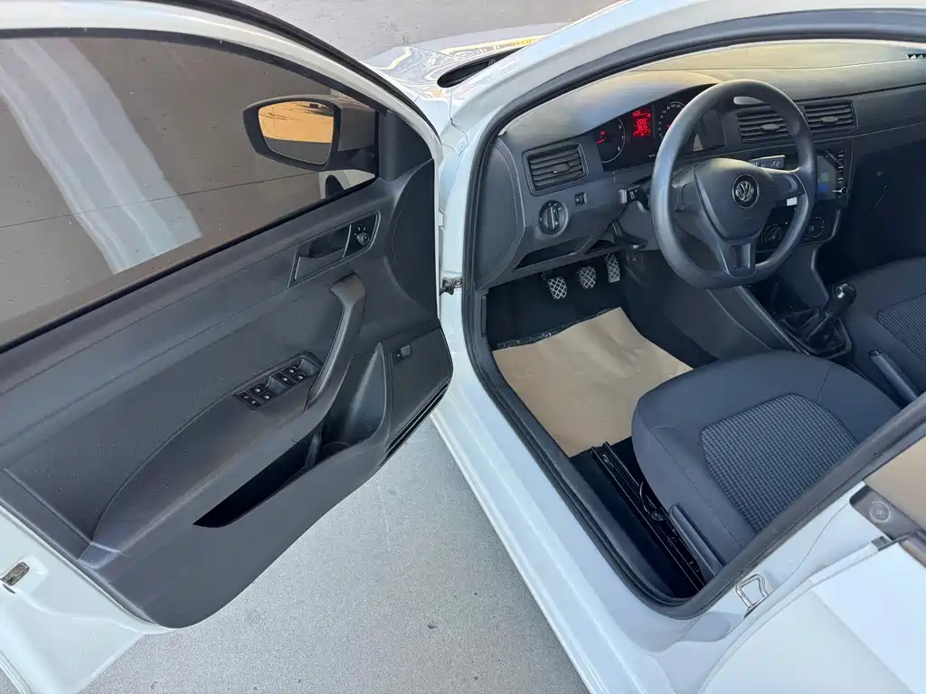 Volkswagen Santana — миниатюра 5