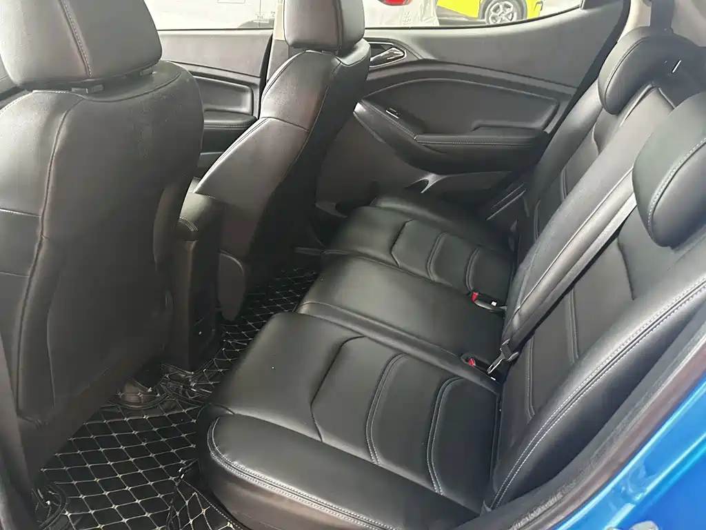 BYD Yuan EV — миниатюра 10