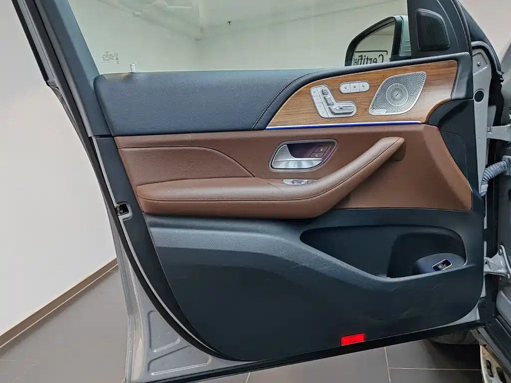 Mercedes-Benz GLS — миниатюра 9