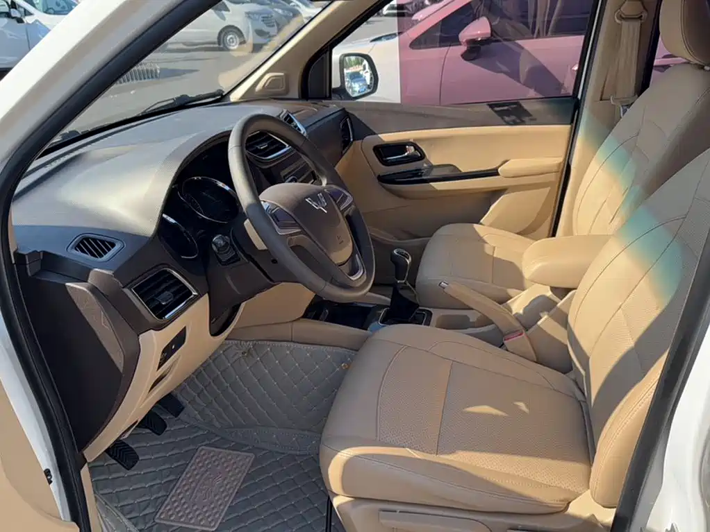 Wuling Hongguang — миниатюра 17