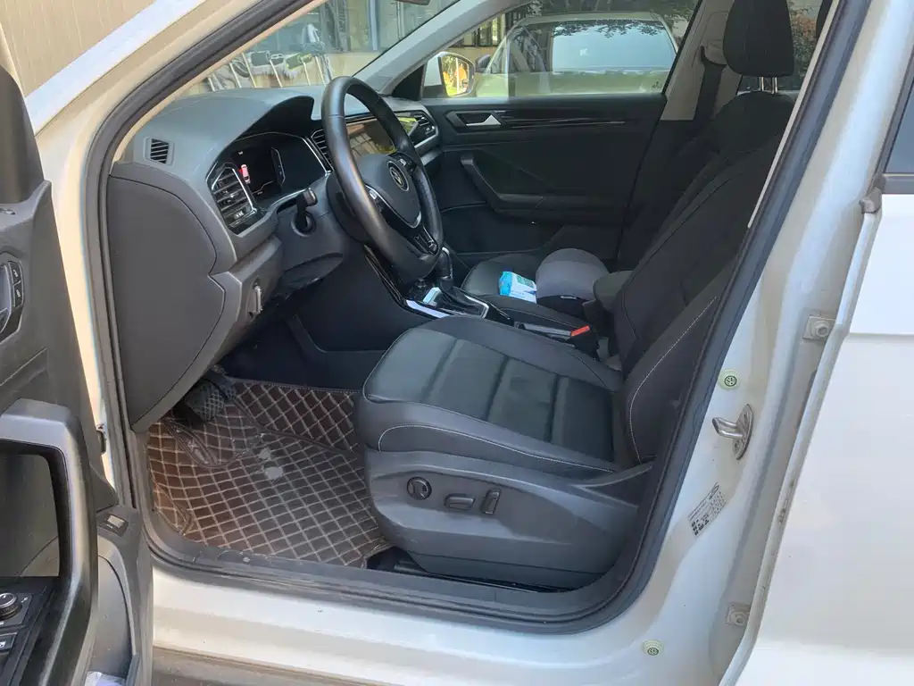 Volkswagen T-Roc — миниатюра 6