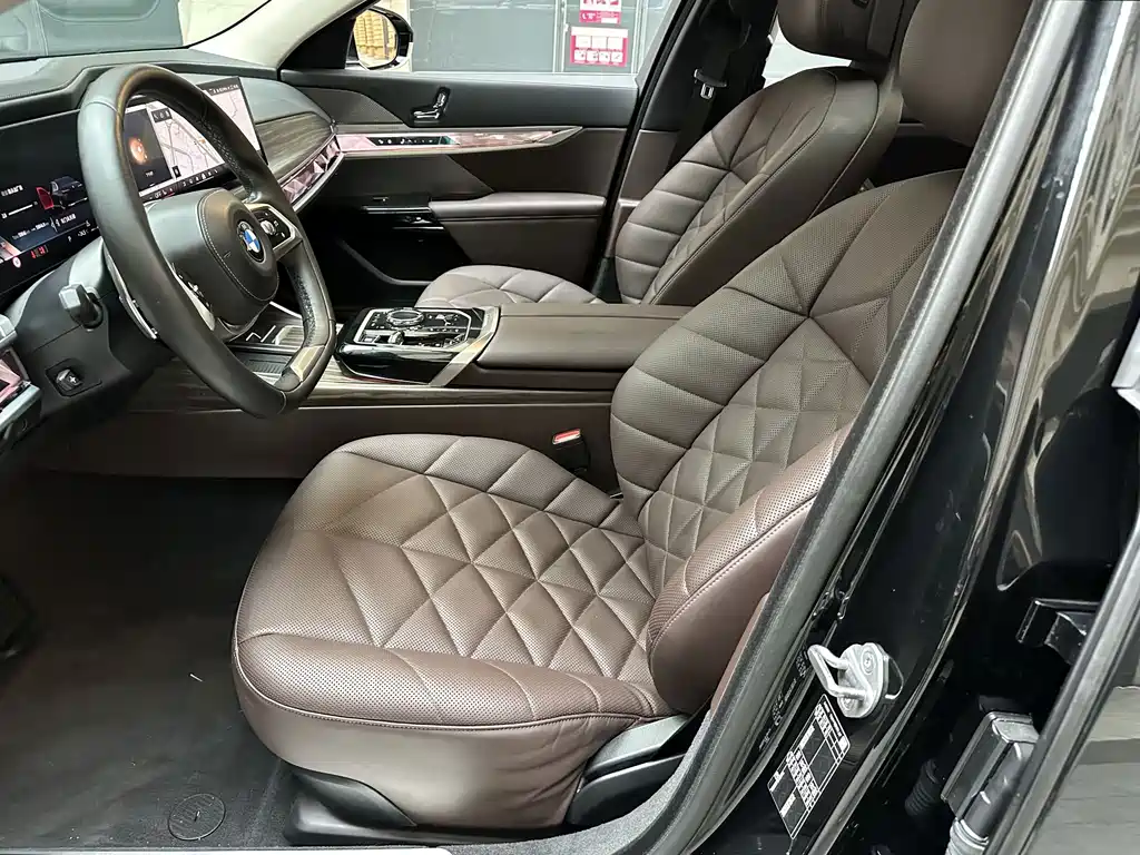 BMW 7 Series — миниатюра 2