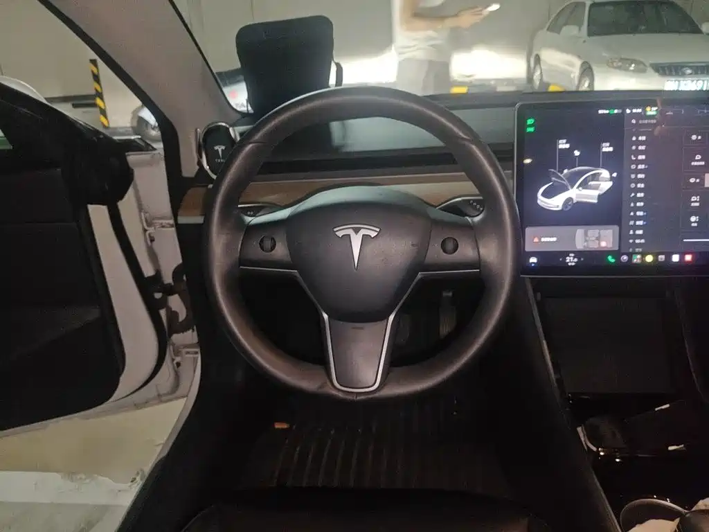 Tesla Model 3 — миниатюра 6