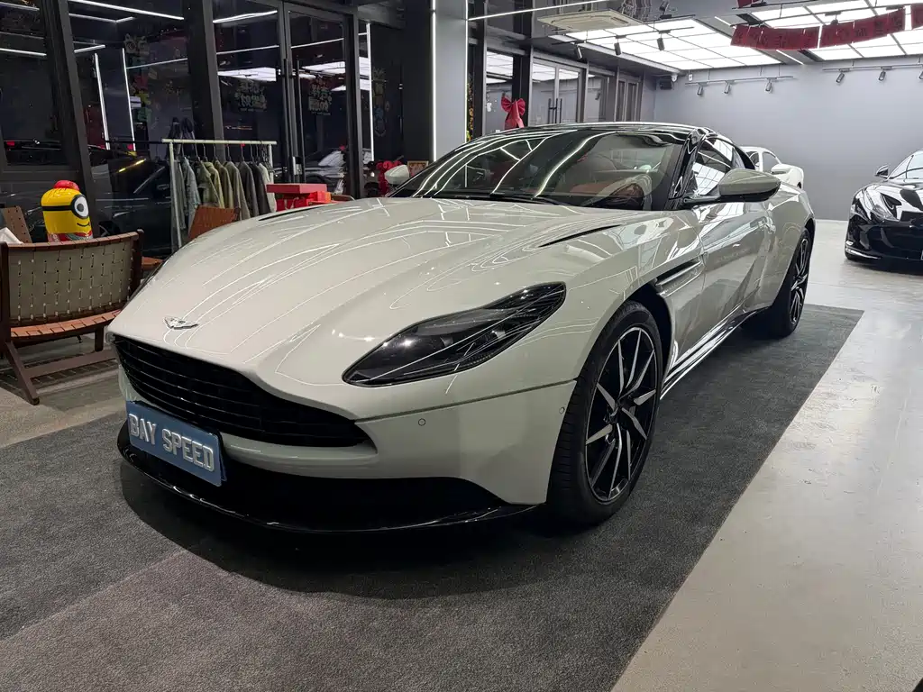 ASTON MARTIN DB11
