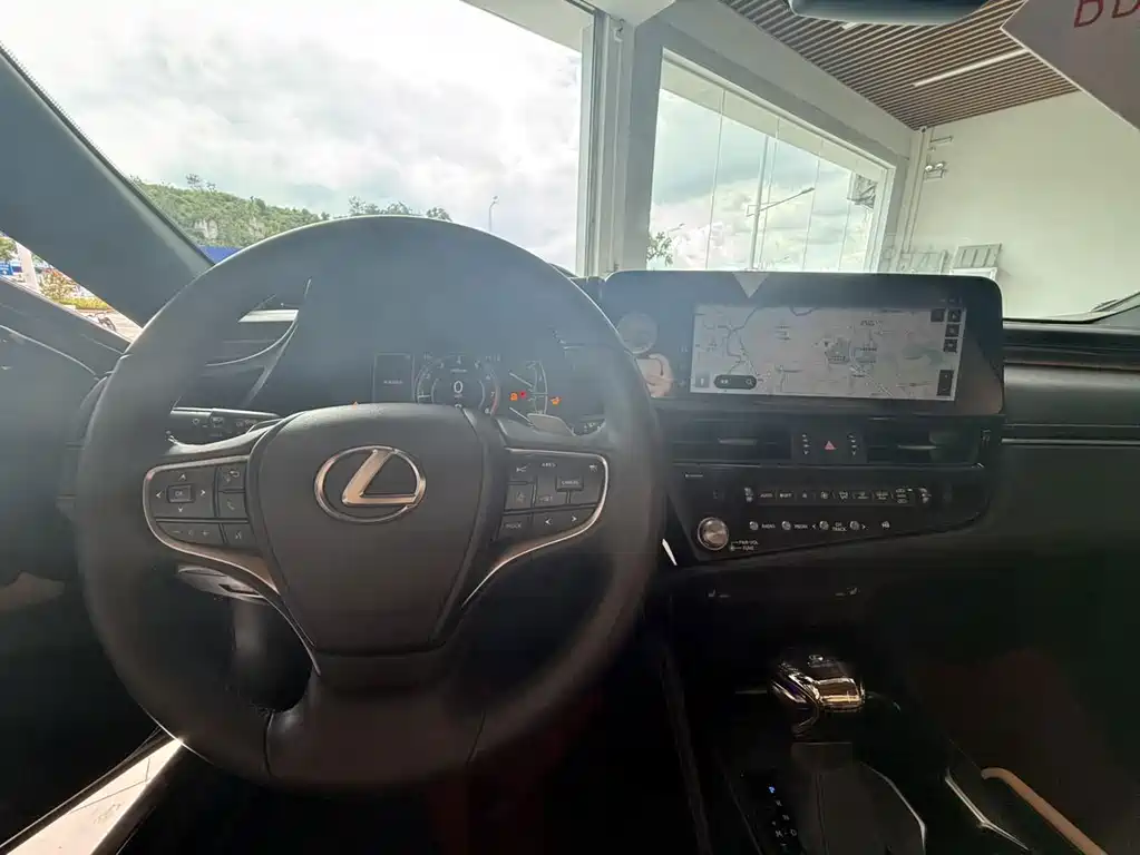 Lexus ES — миниатюра 7