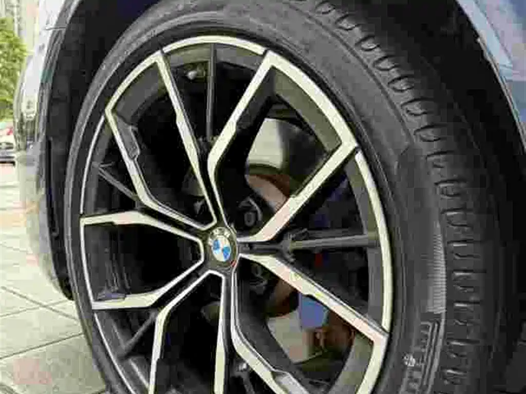 BMW 5 Series — миниатюра 12