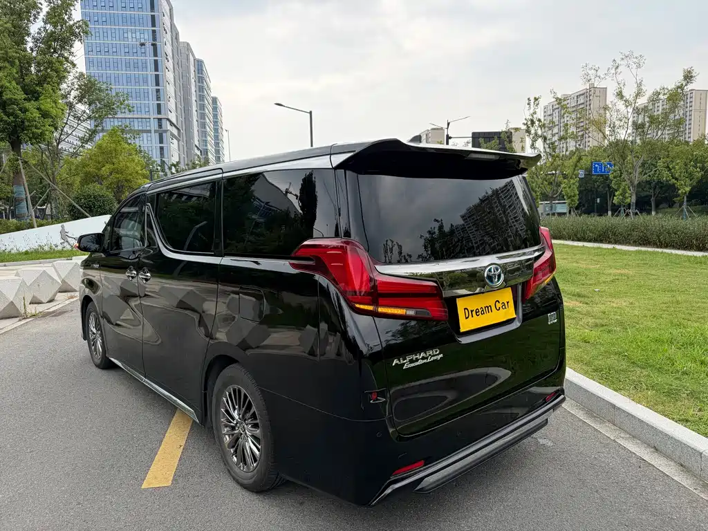 Toyota Alphard — миниатюра 7