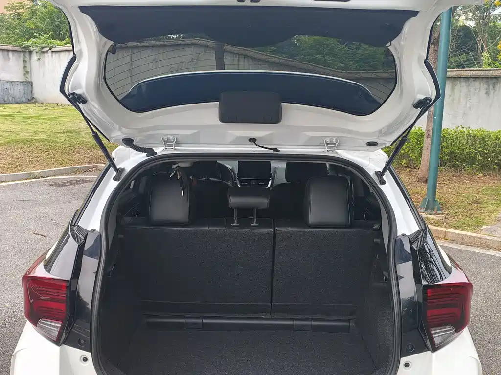 Toyota Yaris L — миниатюра 4