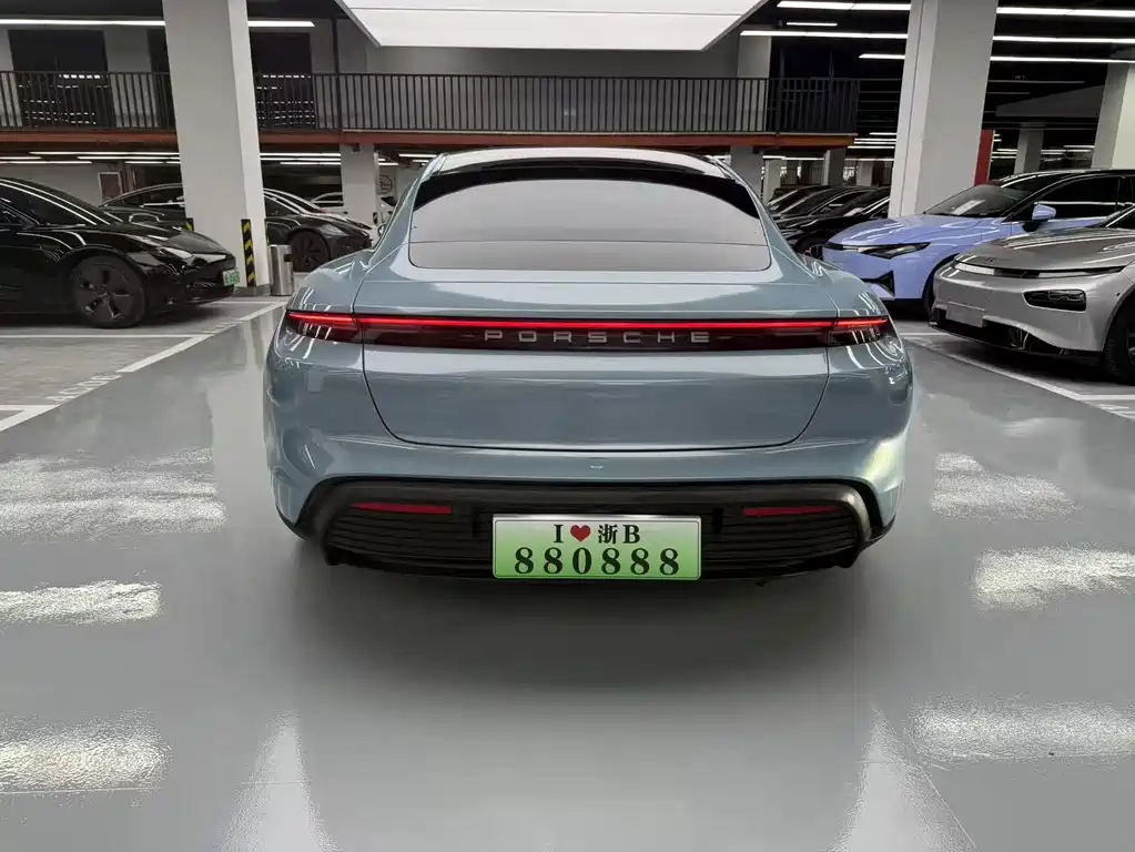 Porsche Taycan — миниатюра 16