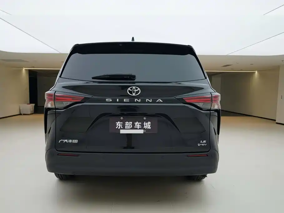 Toyota Sienna — миниатюра 3